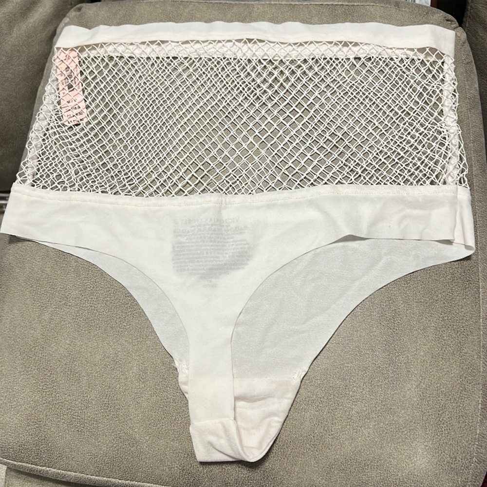 Brands New thong Victoria’s Secret size M, never been worn
